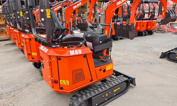 Miniescavatore cingolato 850 Kg con motore Briggs&