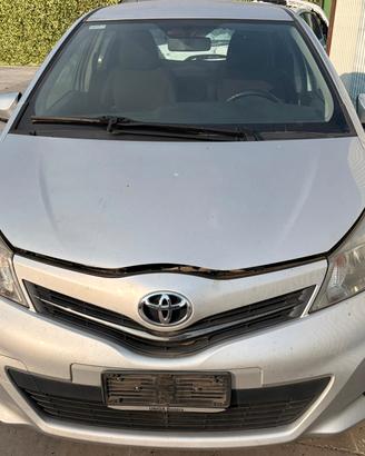 TOYOTA YARIS PER RICAMBI