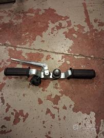 attrezzo montaggio bordoscudo