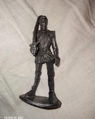 soldatino da collezione in metallo