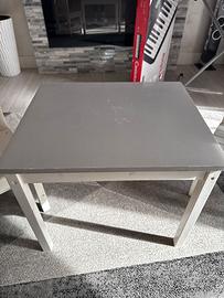 Tavolino con 2 sedie per bambini