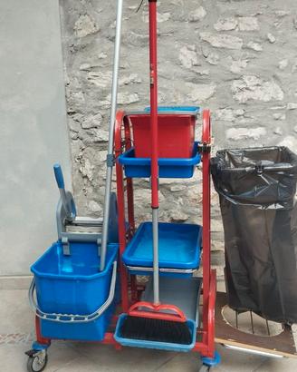 carrello per le pulizie