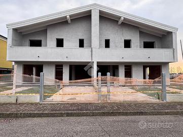 QUADRIFAMILIARE A PONTELONGO