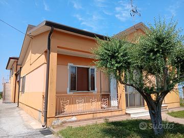 2 case, magazzino, piu' terreno