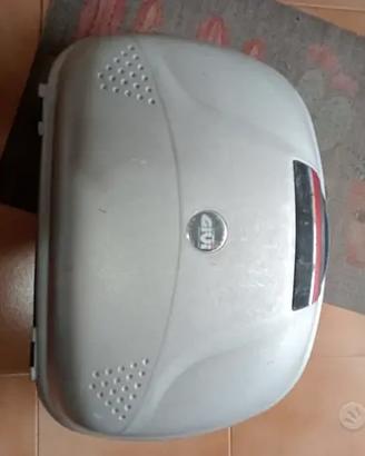 Bauletto della Givi per scooter e moto