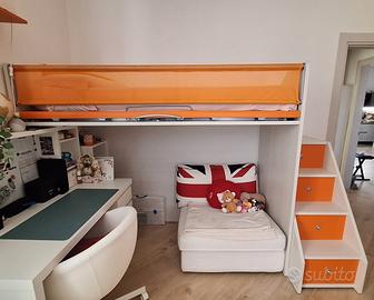 letto a soppalco con mobile a scaletta