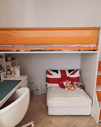 letto a soppalco con mobile a scaletta