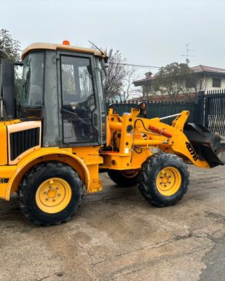 P137 Pala gommata JCB 407 B