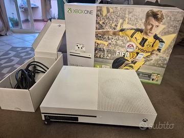 Xbox one S 500gb + Controller + Cuffie Razer