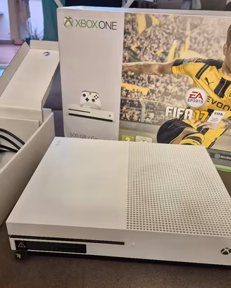 Xbox one S 500gb + Controller + Cuffie Razer
