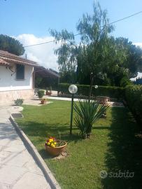 PAESTUM - villa indipendente con giardino