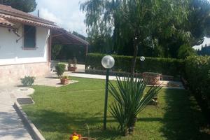 PAESTUM - villa indipendente con giardino