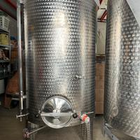 Serbatoi (botti) di vino