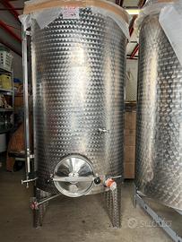 Serbatoi (botti) di vino