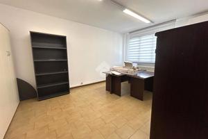 NEGOZIO A VIGONZA