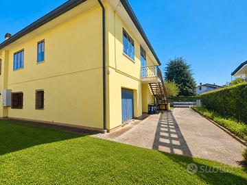 In Bifamiliare appartamento 1°p, garage e mag. pt