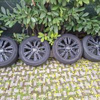 GOMME CON CERCHI IN LEGA E TAPPETINI