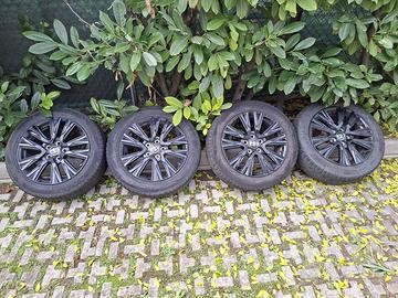 GOMME CON CERCHI IN LEGA E TAPPETINI TOYOTA Y CROS