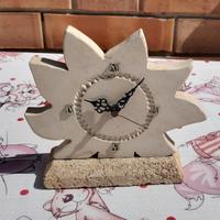 Orologio da tavolo a forma di fiore