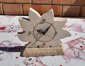 Orologio da tavolo a forma di fiore