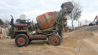 Autobetoniera caricante