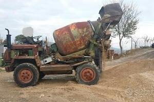 Autobetoniera caricante