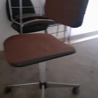 Sedia girevole a rotelle