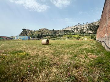 Lotto di terreno nel centro del paese