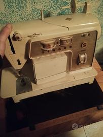 macchina da cucire marca sincer con pedale usata