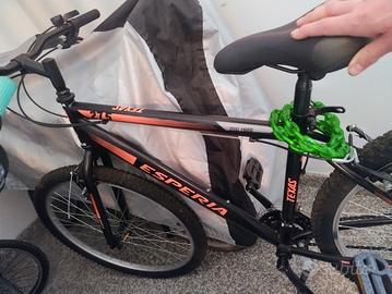 Mountain bike bicicletta praticamente nuova