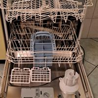 lavastoviglie Indesit da riparare