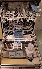 lavastoviglie Indesit da riparare