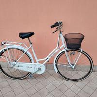 Bicicletta da 26 bianca Holland con cesto