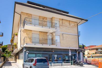 5 LOCALI A PORTO SAN GIORGIO