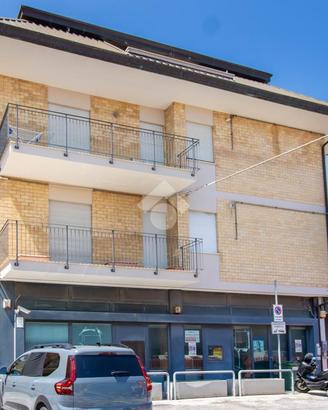 5 LOCALI A PORTO SAN GIORGIO