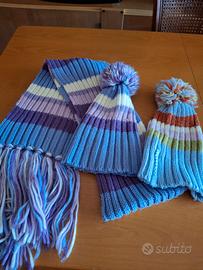 2 cappelli con pon pon + sciarpa