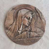 Lastra vintage in metallo lavorato a sbalzo