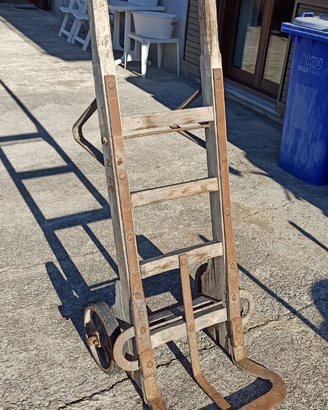 Antico carrello porta pacchi
