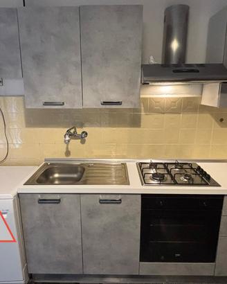 Piccola cucina completa