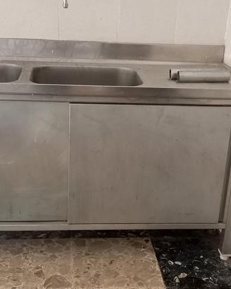lavabo in acciaio