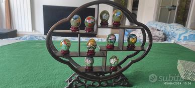 Composizione orient.10 uova pietra verde+supp.legn