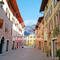 BESENELLO: MANSARDATO AL GREZZO