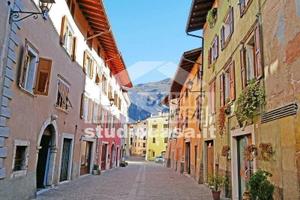 BESENELLO: MANSARDATO AL GREZZO