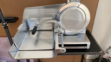 Affettatrice  alimentazione 220 volt