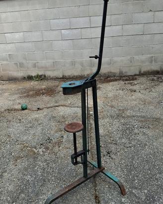 Tappatrice a leva a colonna vintage Mondial 