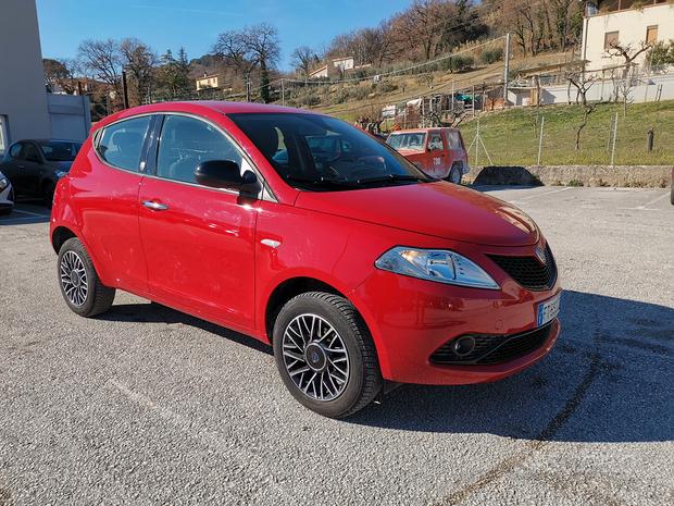 Lancia Ypsilon 0.9 TwinAir 85 CV 5 porte Metano Ec