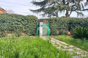 VILLA A SCHIERA A TREVIGNANO ROMANO