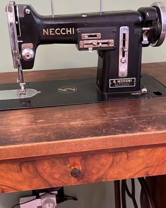 Macchina da cucire necchi a pedali