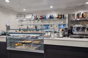 Bar avviato Ostia - Via delle Gondole 50mq