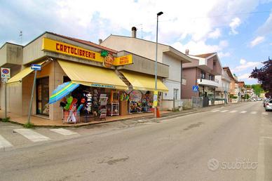 NEGOZIO A GIULIANOVA